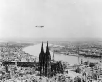 Duomo di Colonia durante i bombardamenti della Seconda guerra mondiale